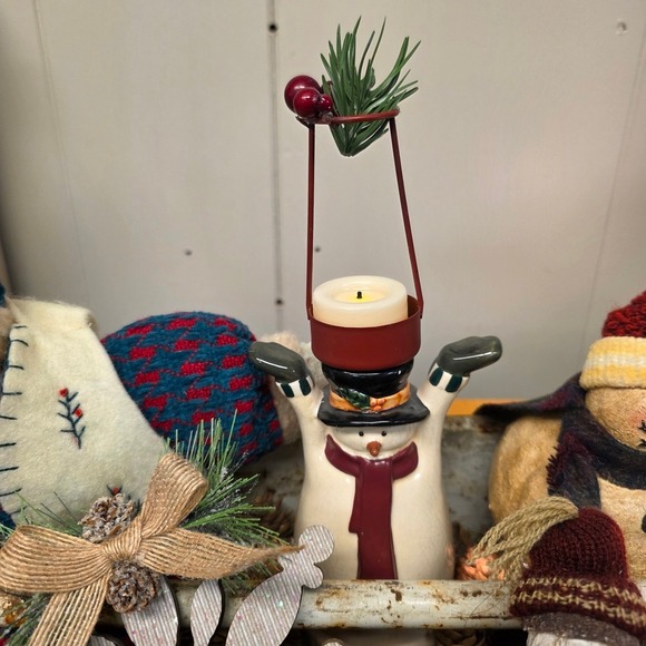 Vintage Rustic and Festive Snowman Holiday Decor Metal White Weathered Toolbox - Picture 3 of 14